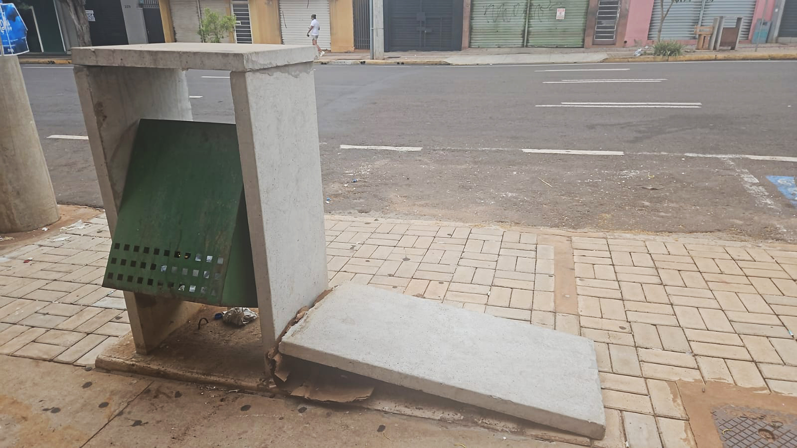 Por que vandalizam as lixeiras em Campo Grande?