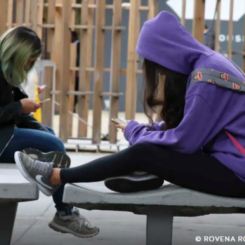 Restrição a celular na escola ganha adesão no Brasil e no mundo