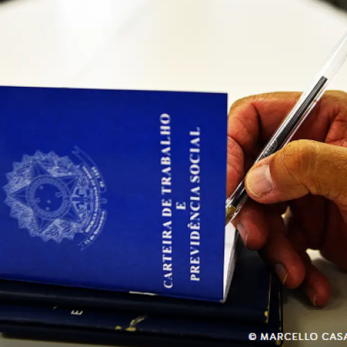 Desemprego recua para 5,6%, a menor taxa desde 2012, mostra IBGE