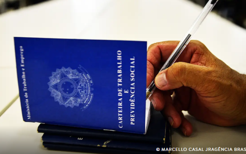 Desemprego recua para 5,6%, a menor taxa desde 2012, mostra IBGE