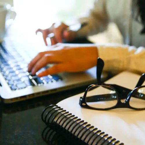 O acesso ao crédito ainda é um desafio, principalmente para mulheres em situação de vulnerabilidade