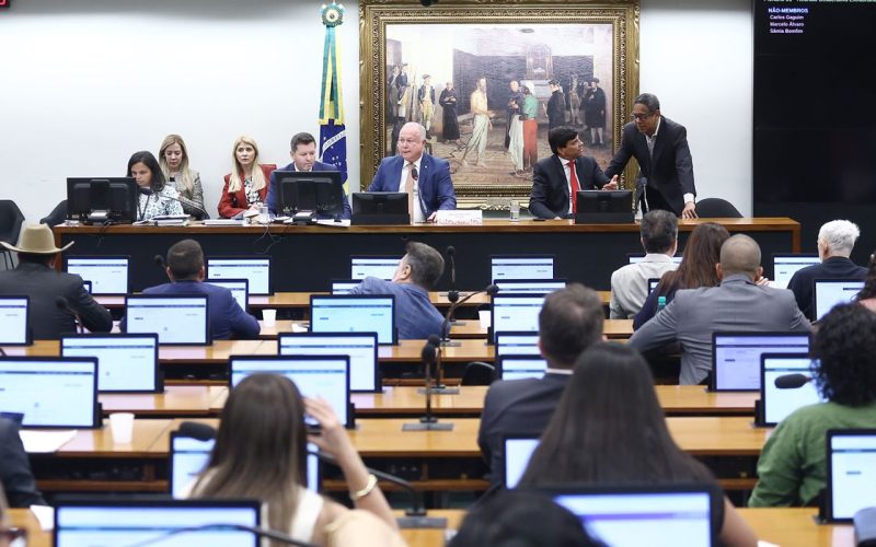 Comissão da Câmara aprova aumento de pena para aliciamento de crianças na internet