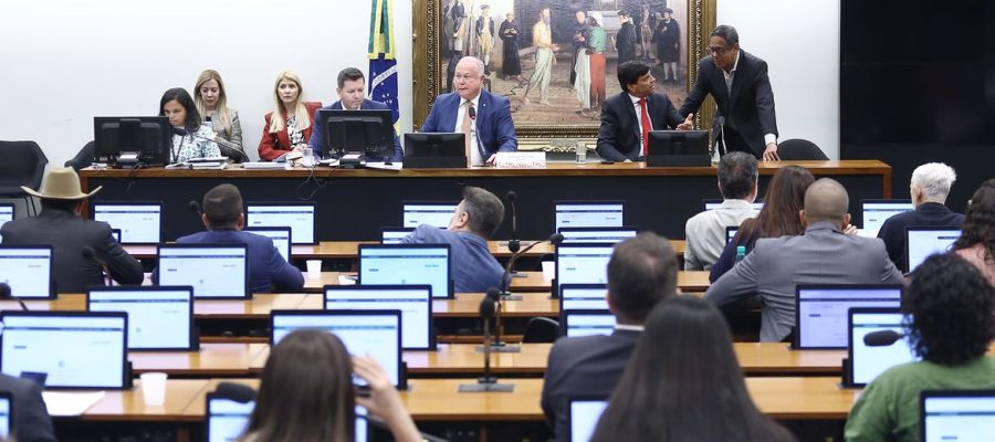 Comissão da Câmara aprova aumento de pena para aliciamento de crianças na internet