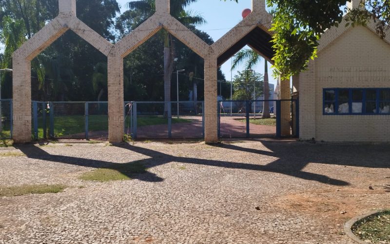 Horto Florestal permanece fechado, sem manutenção ou disponibilidade para a população - Foto: Helio Tinoco