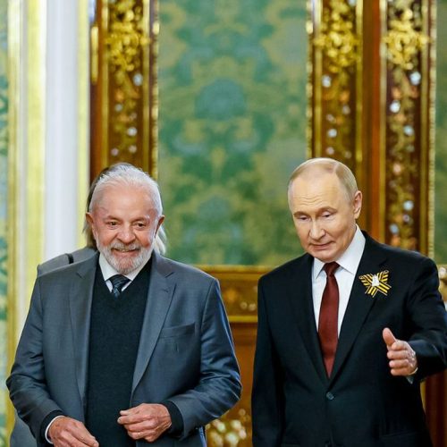 Brasil e Rússia firmam acordo para ampliar cooperação diante de ameaças de sanções dos EUA
