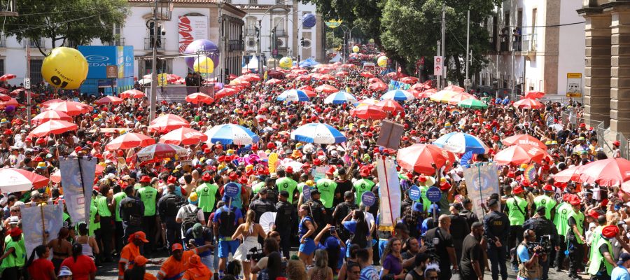 Rio de Janeiro (RJ), 14/02/2026 – O bloco Cordão da Bola Preta desfila no sábado de carnaval no centro do Rio de Janeiro. Foto: Tomaz Silva/Agência Brasil