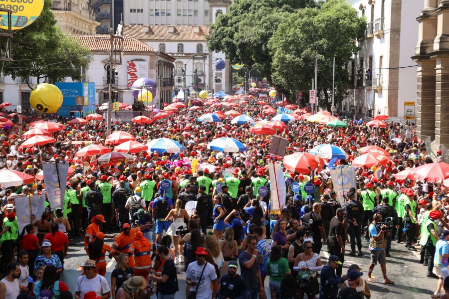 Rio de Janeiro (RJ), 14/02/2026 – O bloco Cordão da Bola Preta desfila no sábado de carnaval no centro do Rio de Janeiro. Foto: Tomaz Silva/Agência Brasil